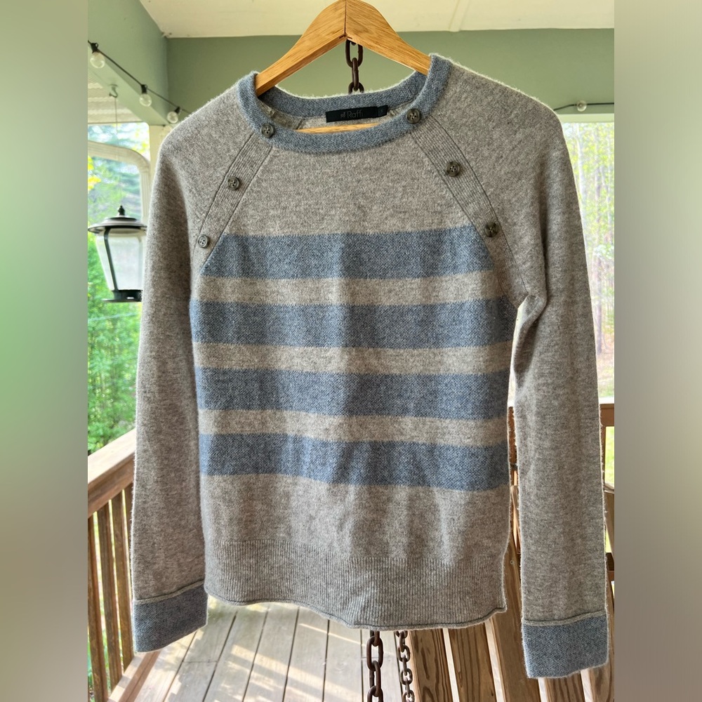 Women’s Raffi 100% Cashmere Sweater. Size Small.